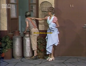 Chaves e Dona Florinda no episódio Um banho para o Chaves
