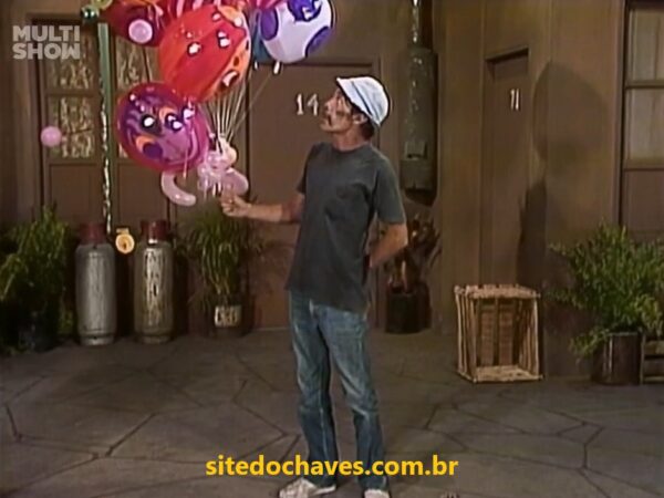 Seu Madruga vendendo balões