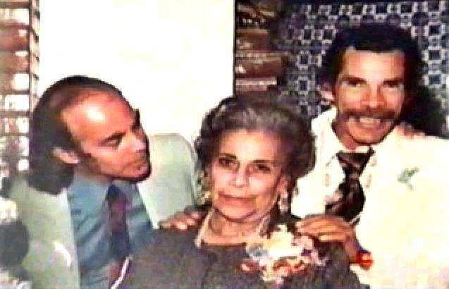 Guadalupe Castillo com dois dos seus filhos, Manuel El Loco Valdés e Ramón Valdes.