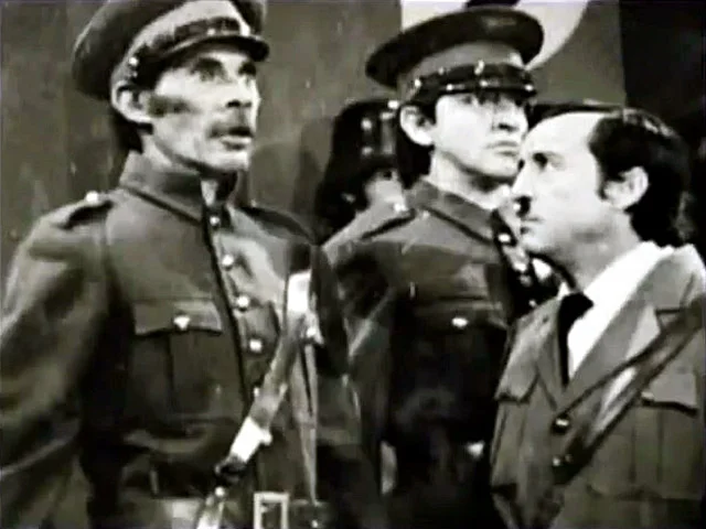 A primeira versão do episódio contava com Ramón Valdés e Carlos Villagrán no elenco